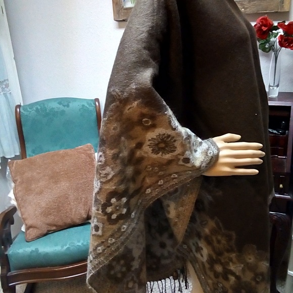 Reversable cape - Picture 2 of 6